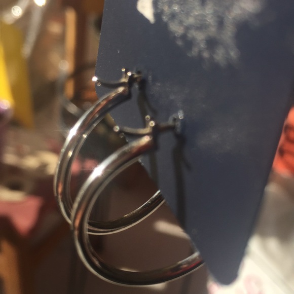 Silver small pierce  hoop earrings - Picture 3 of 3